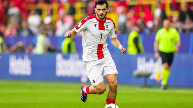 Khvicha Kvaratskhelia de Georgia durante el debut en la Euro2024