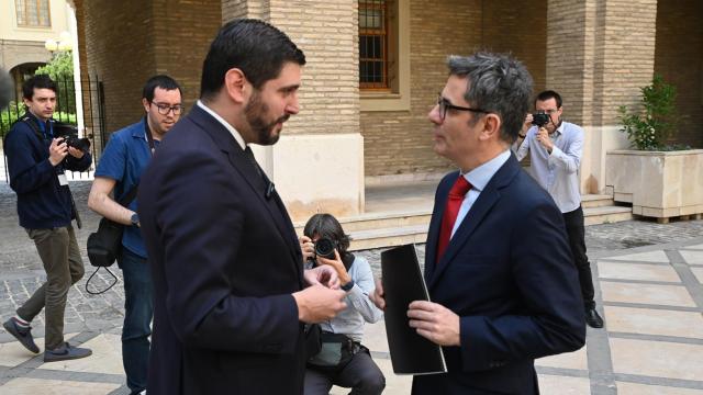 Nolasco da a Bolaños el informe del Consejo Consultivo de Aragón que avala su legitimidad para recurrir la amnistía.