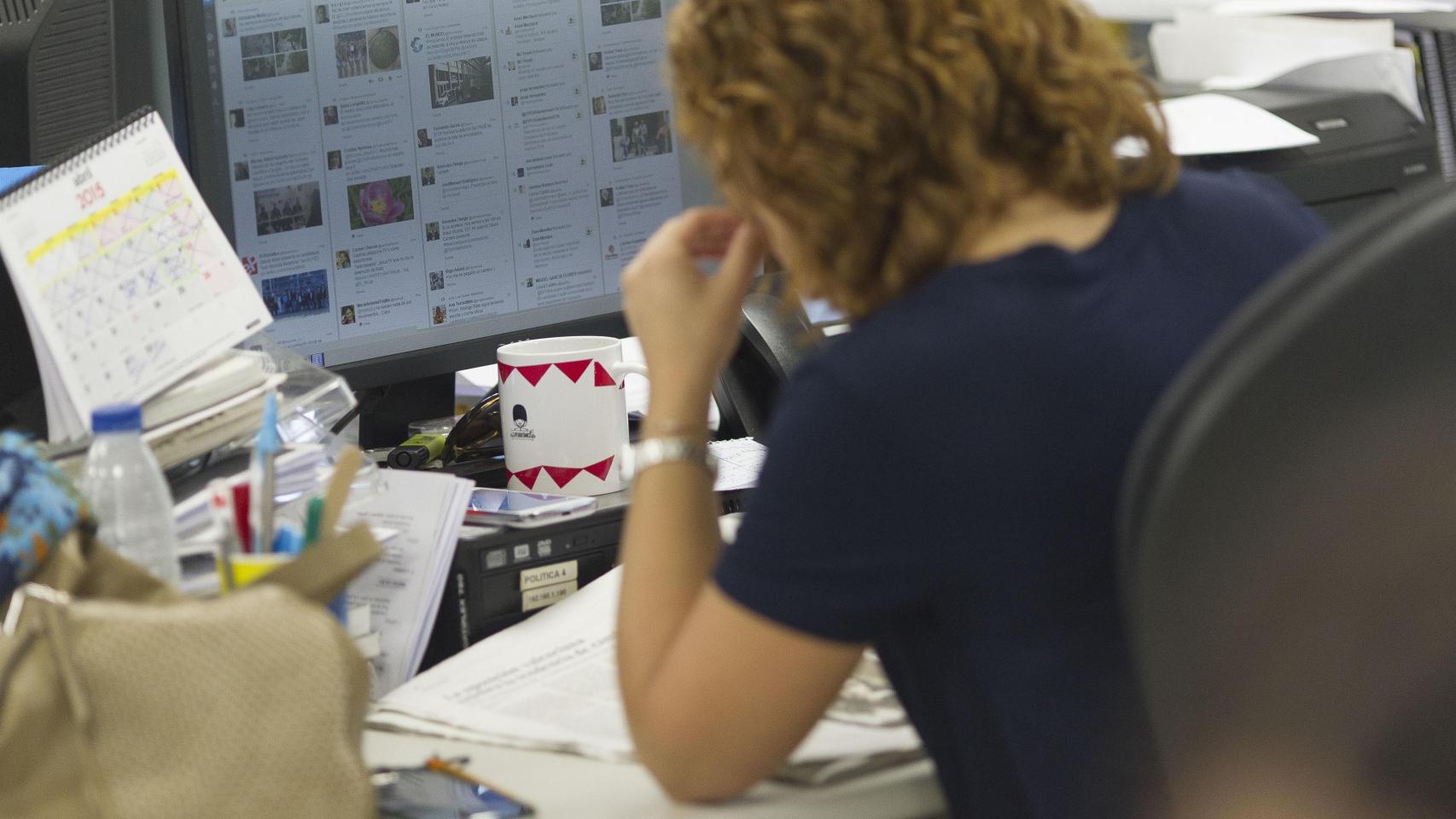 Una trabajadora en una oficina, en una imagen de archivo.