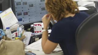 Una trabajadora en una oficina, en una imagen de archivo.