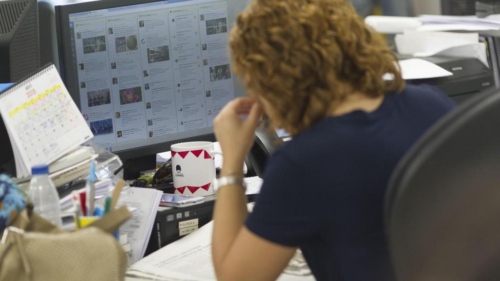 Una trabajadora en una oficina, en una imagen de archivo.