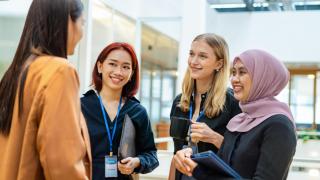 De los cinco procesos de paz dirigidos por la ONU en 2021, dos fueron dirigidos por mujeres mediadoras.