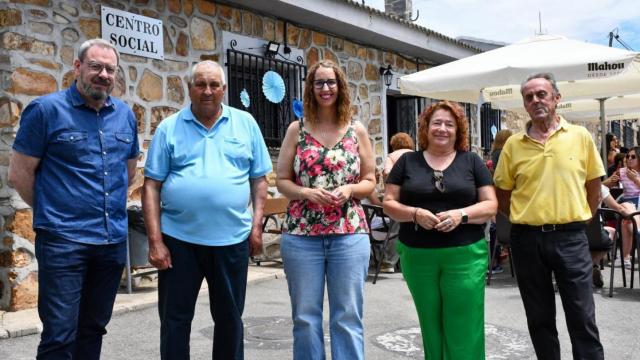 La consejera de Igualdad, Sara Simón (en el centro), este sábado en El Ordial.