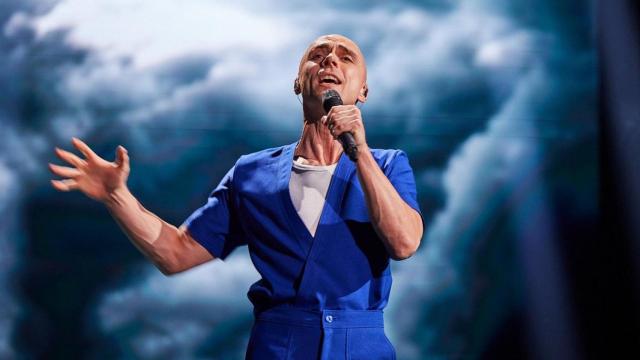 Dons en la final de Eurovisión 2024 en Malmö.