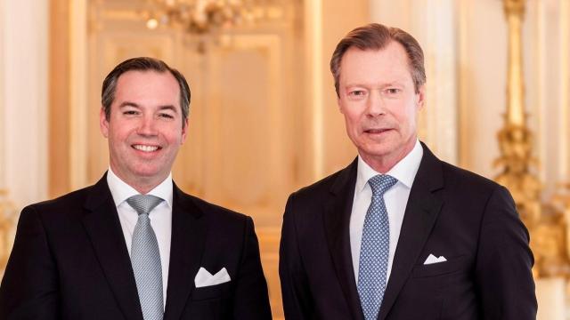 El gran duque de Luxemburgo junto a su hijo Guillermo.