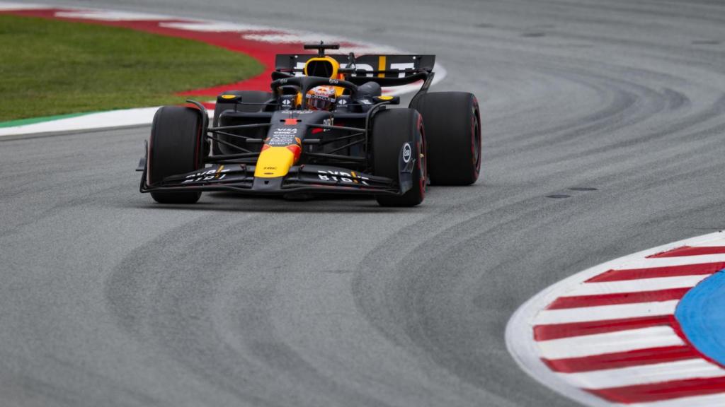 Verstappen durante una carrera en Montmeló
