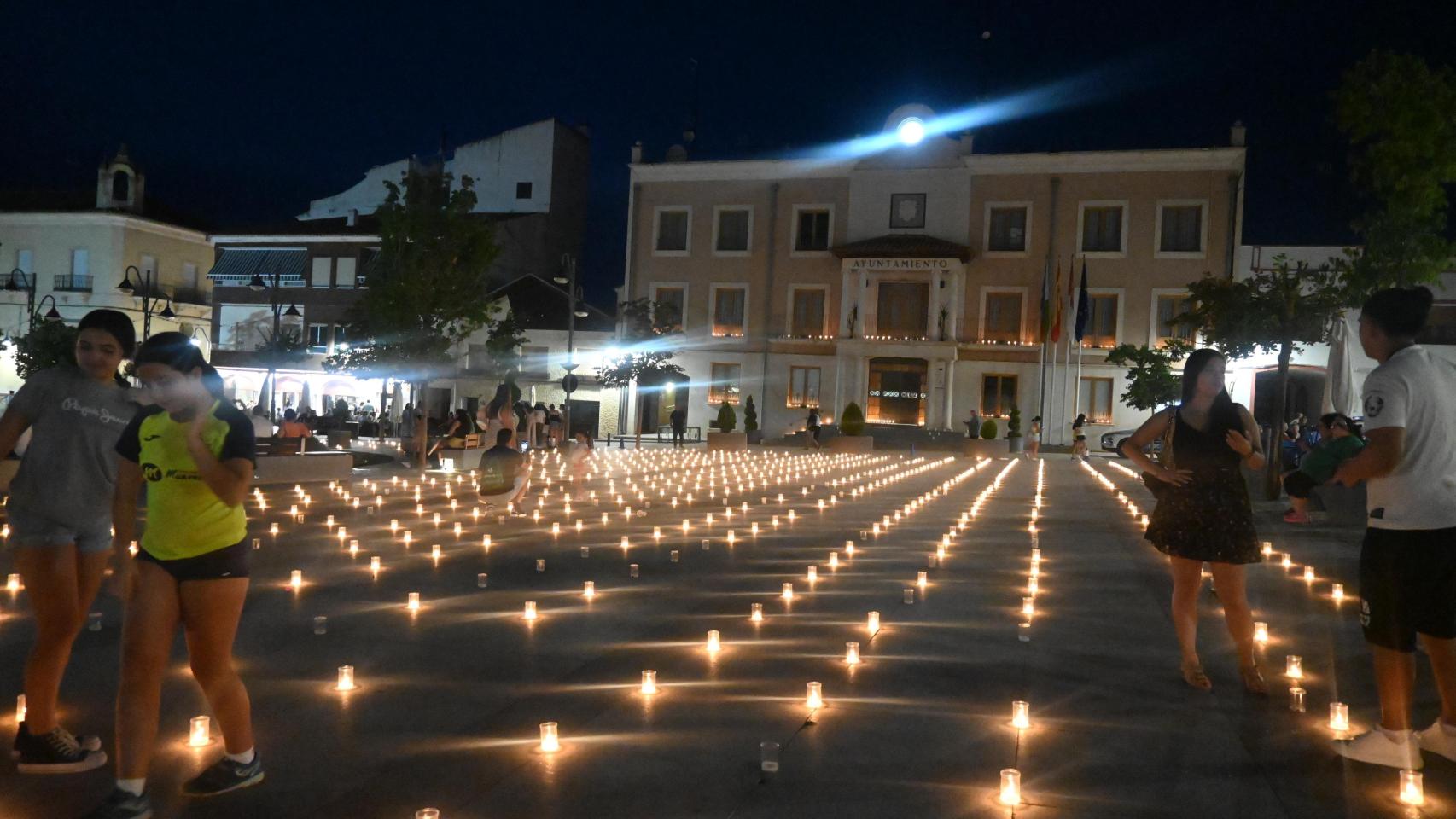 Socuéllamos recibe al verano con música y a la luz de las velas