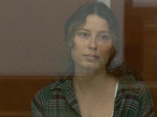 Ksenia Karelina, de doble nacionalidad estadounidense y rusa, detenida bajo sospecha de traición, asiste a una audiencia judicial en Ekaterimburgo, Rusia, el 20 de junio de 2024, en esta imagen fija tomada de un vídeo.