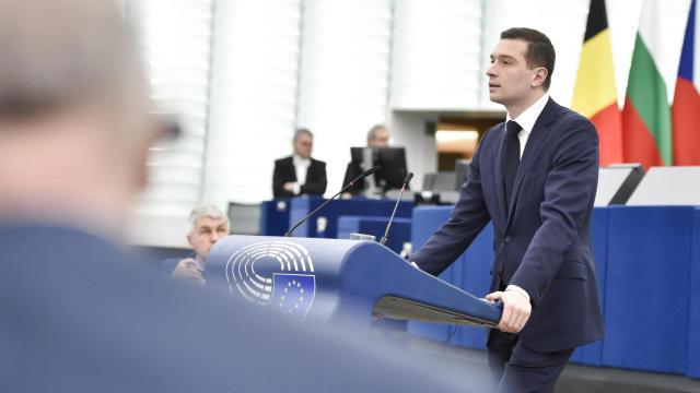 Jordan Bardella, durante una de sus últimas intervenciones en la Eurocámara