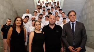 El alcalde de Salamanca, Carlos García Carballo, recibe al recién ascendido club de futbol UDS