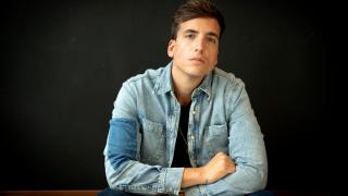 El misterioso marido de Xuso Jones del que nada se conoce: sabemos cómo está el cantante tras la boda y su decisión