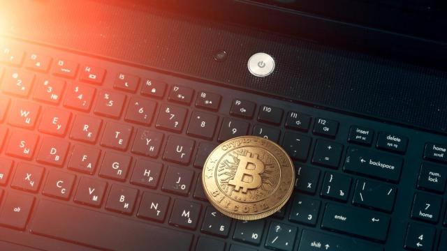 Hay distintas criptomonedas siendoBitcoin la más conocida.