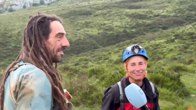 Declaraciones del espeleólogo Alfonso Urrutia nada más salir por su propio pie de la cueva en la que se había perdido junto a Paloma Bombín.