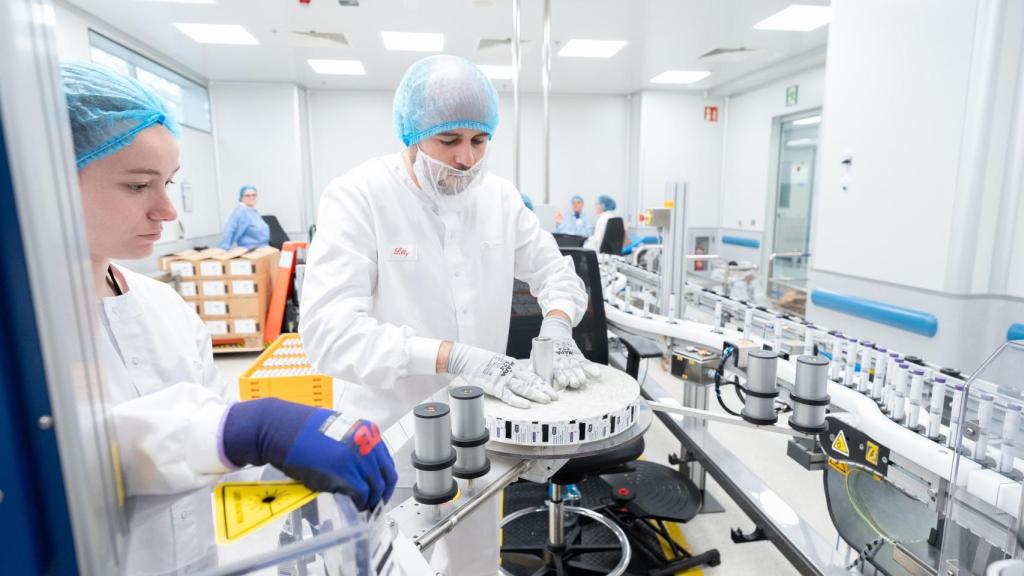 Línea de empaquetado de la planta de Lilly en Alcobendas.