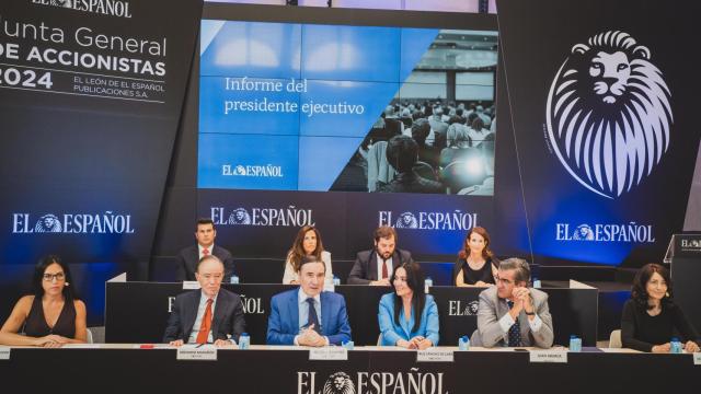 De izquierda a derecha, y en la fila superior: Francisco López, Teresa Arzuaga, Pablo Grandío y Beatriz González-Cristóbal. En la fila inferior:  Fuensanta Salcedo, Gregorio Marañón, Pedro J. Ramírez, Cruz Sánchez de Lara, Juan Abarca y Mamen Vázquez.