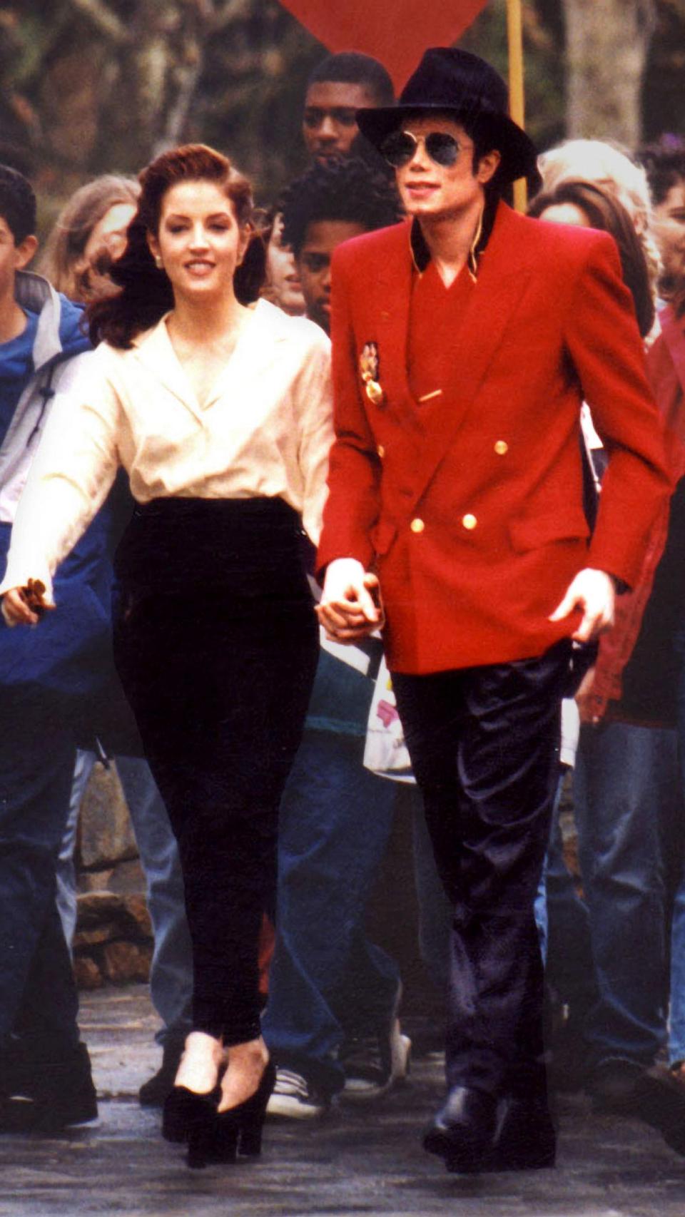 Michael Jackson y Lisa Marie Presley en un evento en Neverland.