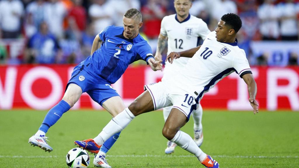 Bellingham durante el partido de Inglaterra contra Eslovenia.
