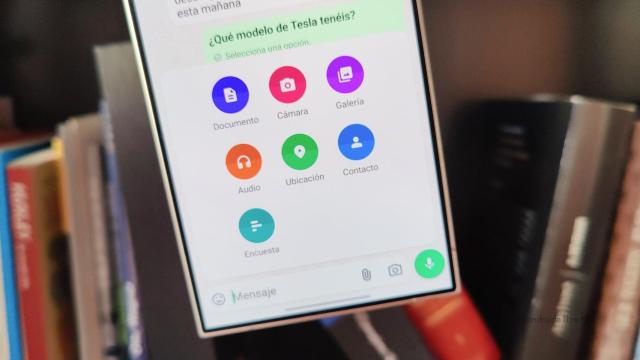 Opciones de adjuntos en WhatsApp