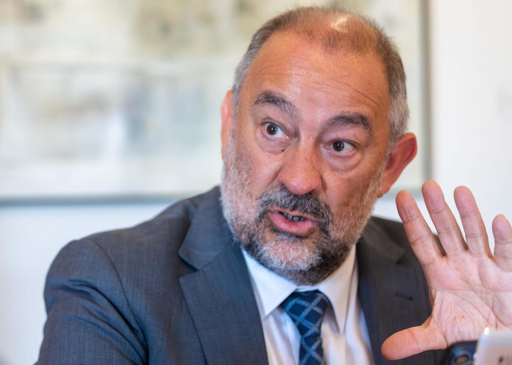 Julián Garde, rector de la Universidad de Castilla-La Mancha, durante la entrevista. Fotos: Javier Longobardo.