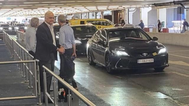 Esteban González Pons, recién aterrizado en el aeropuerto de Zaventem, en Bruselas.