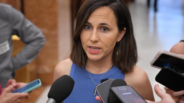 La portavoz de Podemos en el Congreso, Ione Belarra, este martes en los pasillos de la Cámara Baja.