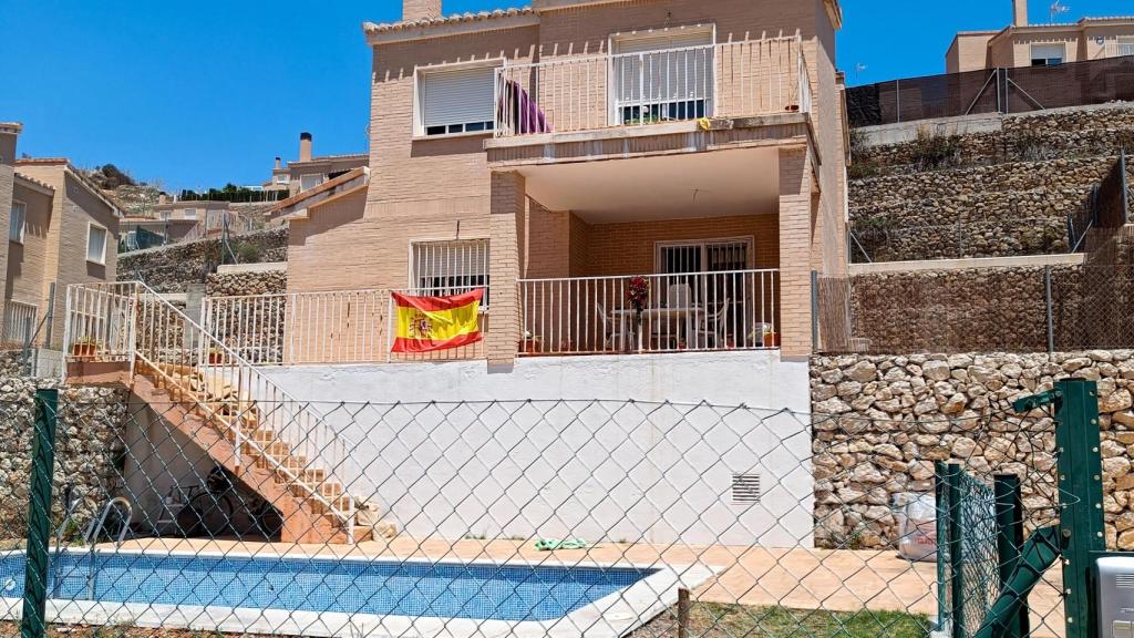 Un chalet okupado en Gata de Gorgos (Alicante), en imagen de archivo.