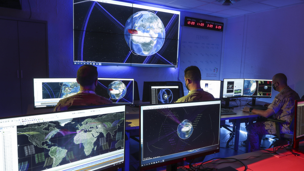 Interior del centro de operaciones de COVE en Torrejón de Ardoz (Madrid)