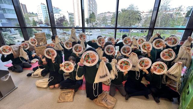 Los niños aprendiendo sobre alimentación saludable con Gadis
