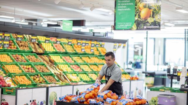 Un empleado de Mercadona.