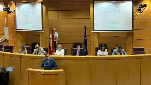 El consejero de Vivienda, Transportes e Infraestructuras, Jorge Rodrigo en el Senado