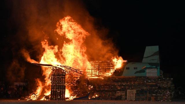 Inicio de la hoguera del Lumarea 2024 en Camariñas