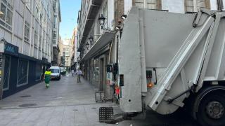 Un camión de la basura en A Coruña.