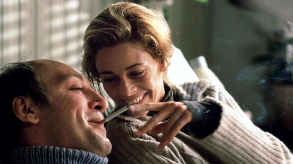 Belén Rueda y Javier Bardem, en un fotograma de 'Mar adentro'.