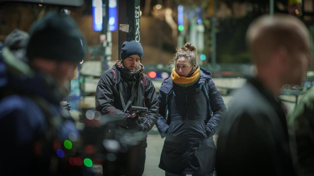 Garbiñe Armentia y David Cabrera en el rodaje de la docuserie.
