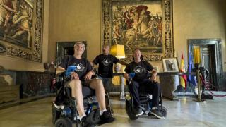 Tres vascos fueron con movilidad reducida fueron hasta el vaticano para visibilizar las enfermedades raras