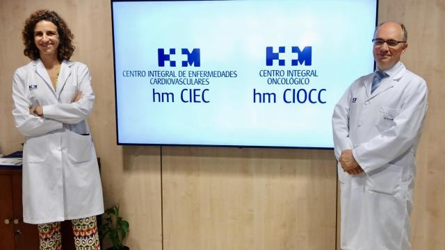 La doctora Leticia Fernández Friera y el doctor Antonio Cubillo.