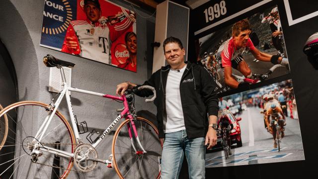 Jan Ullrich, con su bicicleta en subasta.