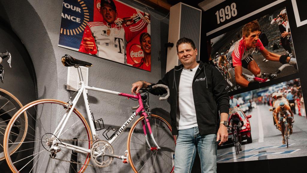 Jan Ullrich, con su bicicleta en subasta.