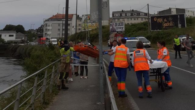 Rescate del hombre en Cambre.