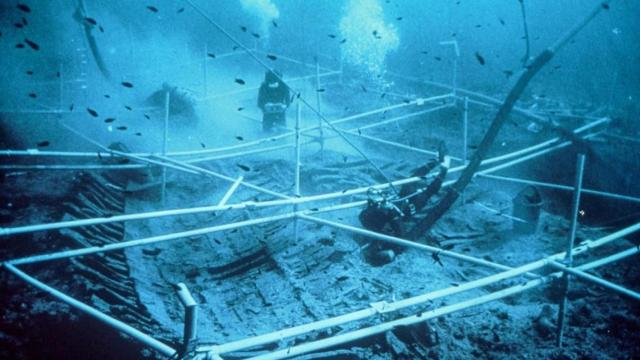 Excavación arqueológica en el pecio de Kyrenia.