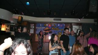 El karaoke de Valencia donde Nebulossa grabó Zorra y que triunfa desde 1994: abierto a todas las edades y colectivos