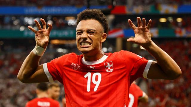 Ndoye celebra su gol anotado ante Alemania en la última jornada de la fase de grupos de la Eurocopa.