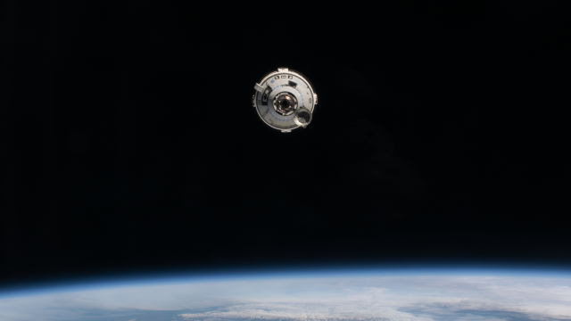 La nave Starliner de Boeing aproximándose a la ISS en su vuelo tripulado inaugural