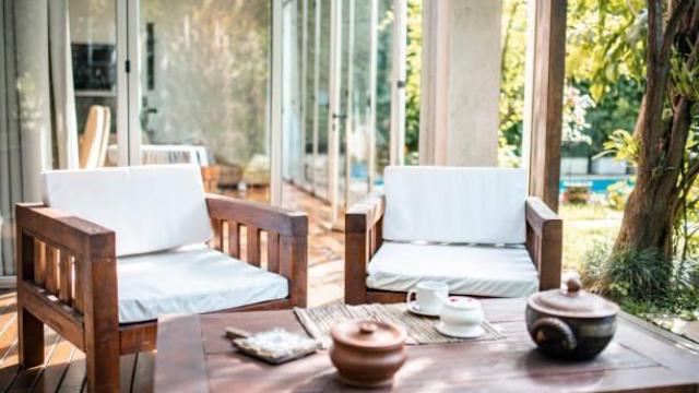 Muebles de jardín de madera perfectos para el verano.