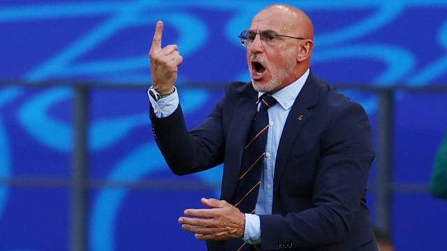 Luis de la Fuente da indicaciones durante un partido de la Eurocopa 2024