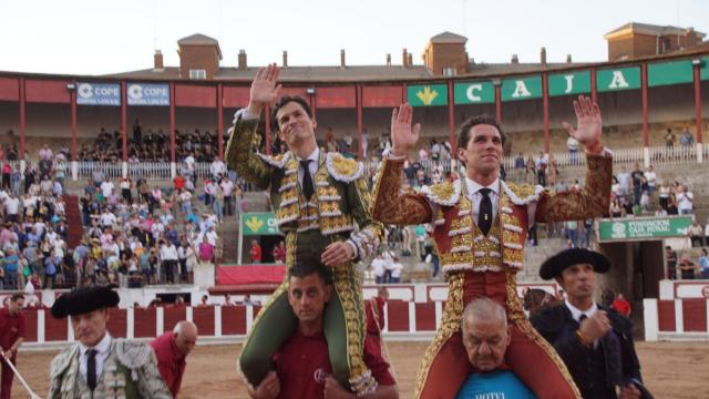 Daniel Luque y Ginés Marín abren la Puerta Grande de Zamora