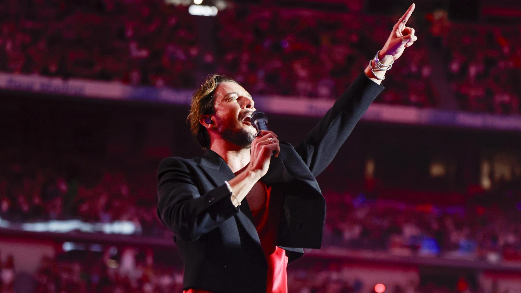 De Almudena Navalón a Xuso Jones: Manuel Carrasco reúne a familiares y amigos VIP en su gran concierto en el Bernabéu