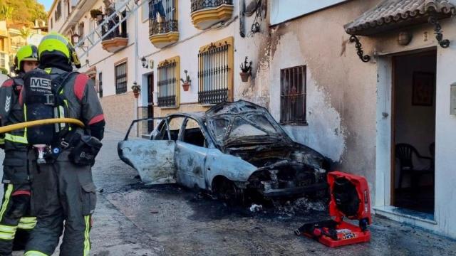 Incendio de un vehículo en Monda.