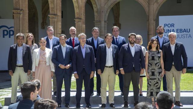l presidente del Partido Popular, Alberto Núñez Feijóo, interviene en el acto ‘Por una EBAU común’, que cuenta con la asistencia de miembros de la dirección del partido y presidentes autonómicos del PP.a universidad para 2025