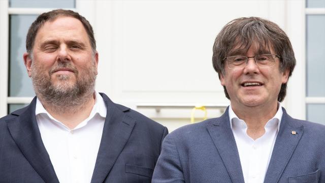 El exvicepresidente y líder de ERC, Oriol Junqueras (i), y el expresidente de la Generalitat y líder de Junts, Carles Puigdemont.